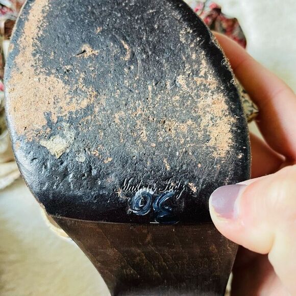 Louis Vuitton Printed Floral Abstract Heels - Picture 9 of 10